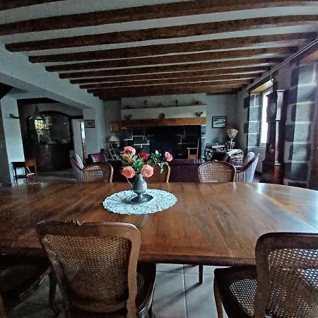 فندق مبيت وإفطار La Grange De Lily Vic-sur-Cère